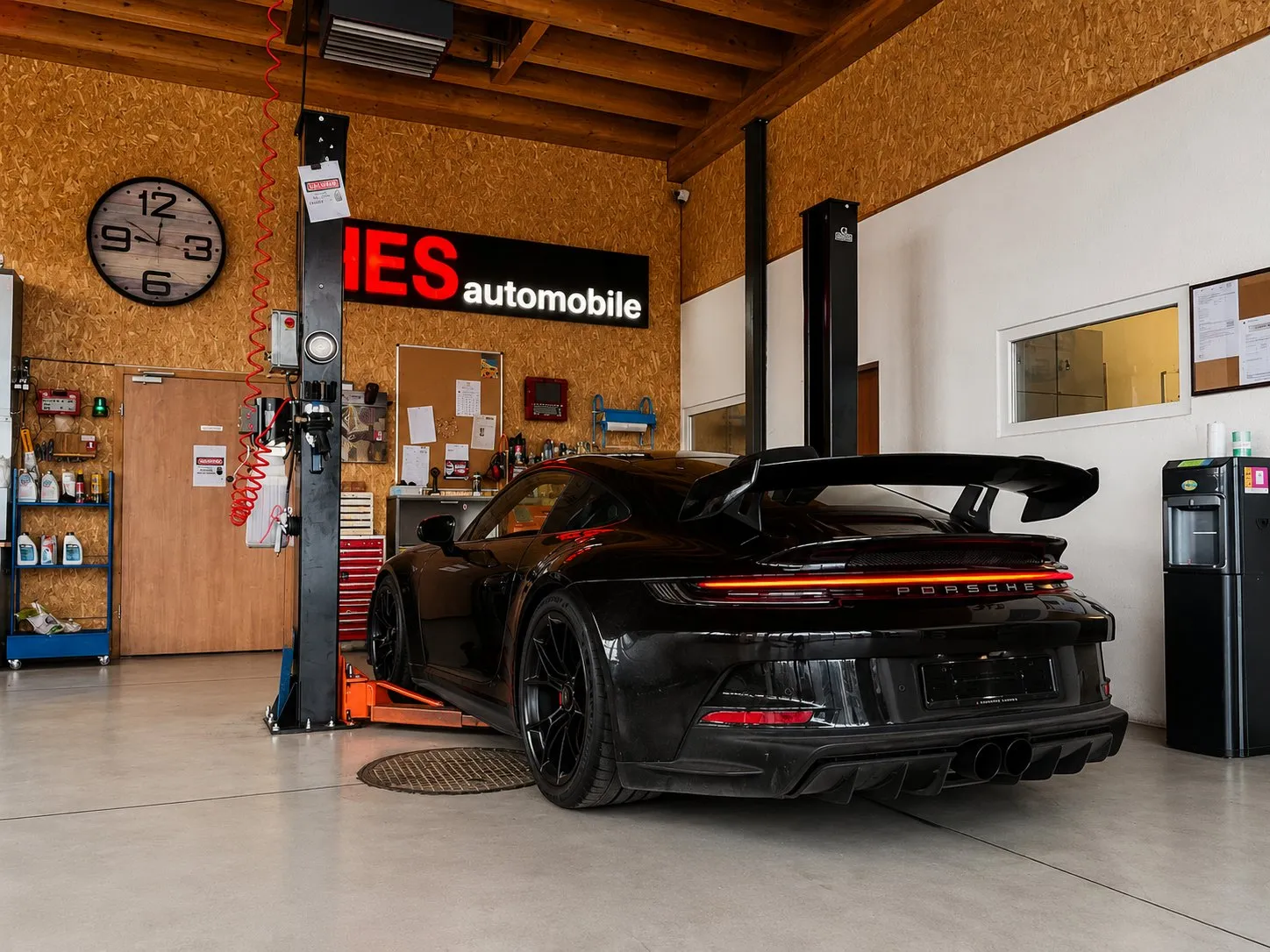 Porsche au garage HES Automobile à Meyrin (Genève)